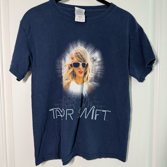 Taylor Swift Other - Taylor Swift Double Sided 1989 World Tour Concert T-Shirt Youth Medium